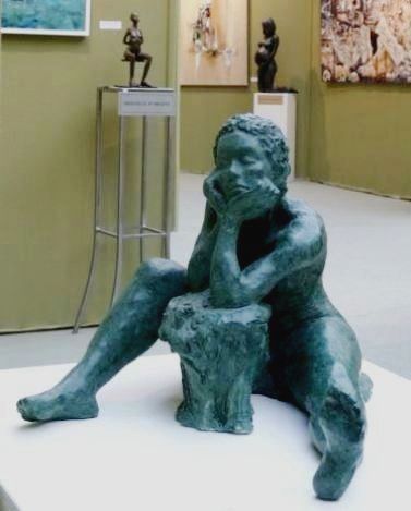 Caline - Stphanie assise dubitative, bronze